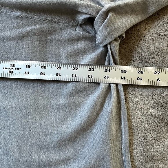 Banana Republic 100% Gray Merino Wool Tie Front Sweater Size Small Contemporary - Picture 12 of 12